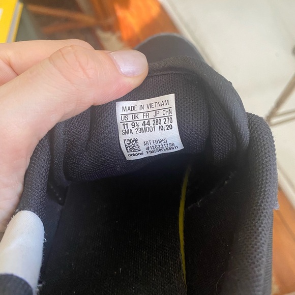 Addidas Sneakers - Picture 6 of 6